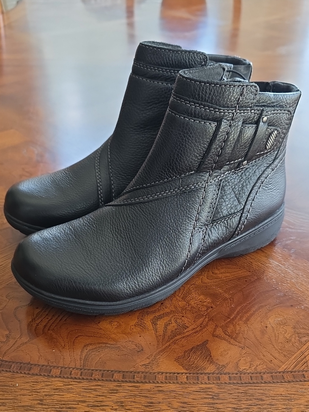 Clarks Carleigh Style Black Leather Ankle Boot Bootie Women's Size 6.5M - NEW